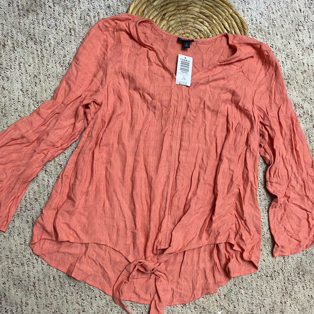 Torrid crinkle peasant blouse w/ bell sleeve Sz 1